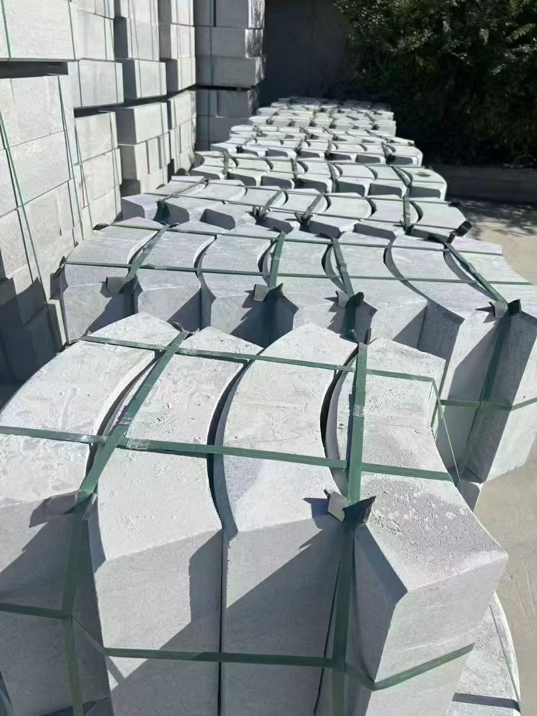 湖州 芝麻灰弧形路沿石