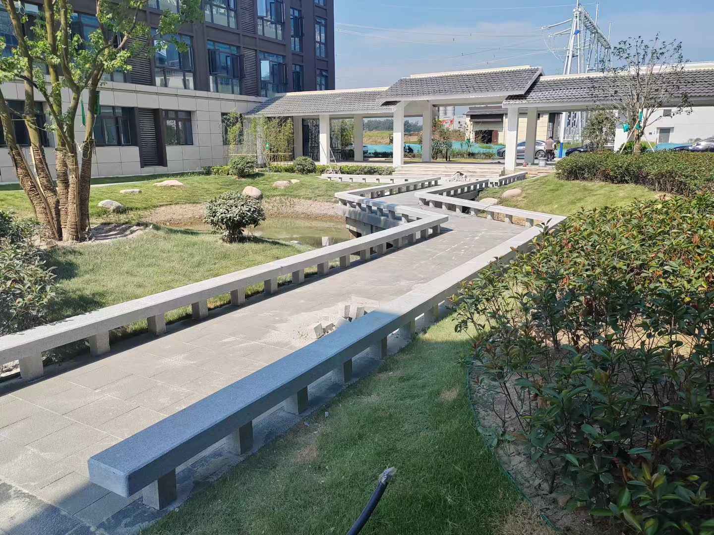 湖州 芝麻灰小区坐凳&栏杆安装效果