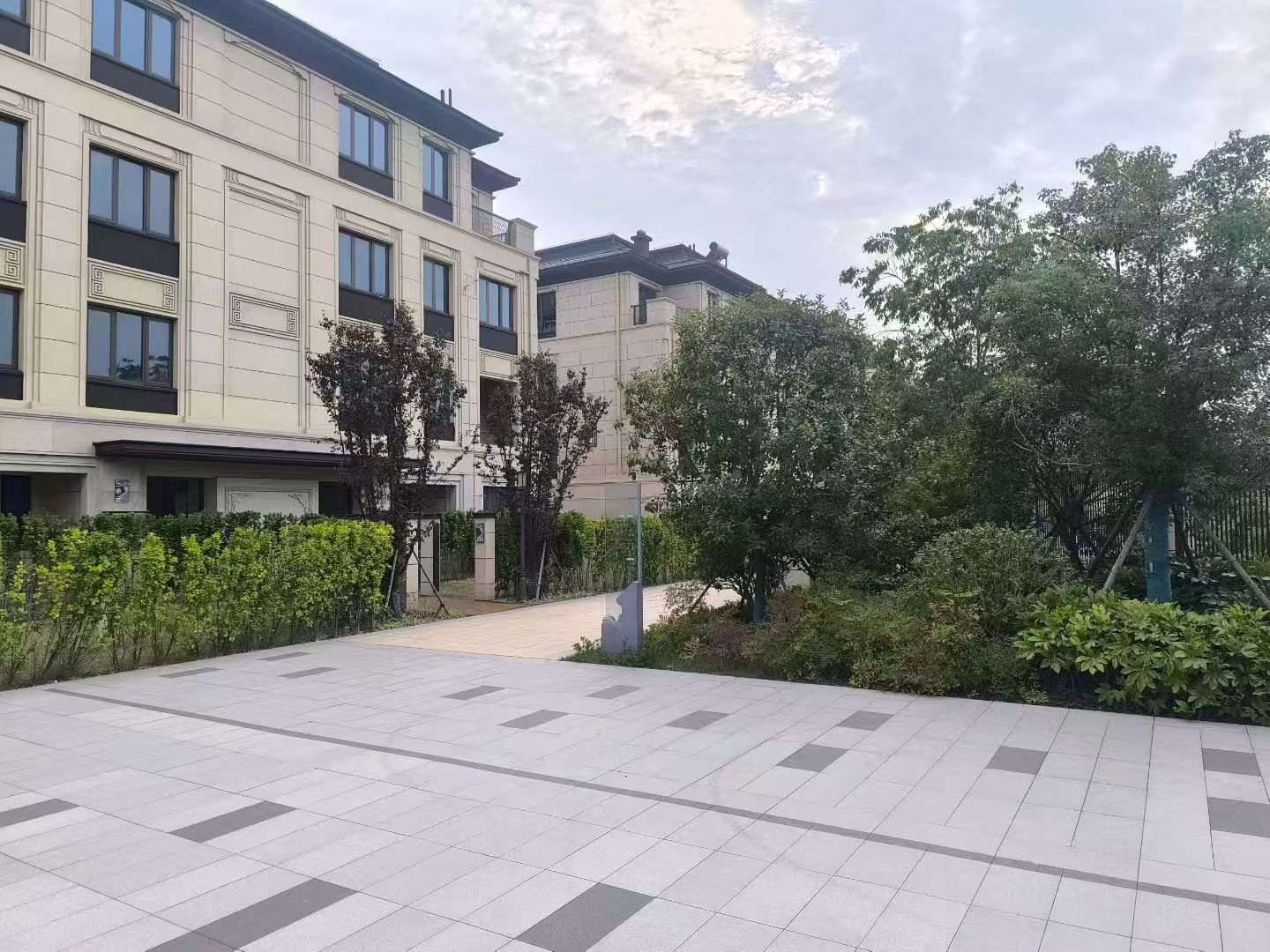 湖州 芝麻白与芝麻白搭配铺装，尺寸1200*600