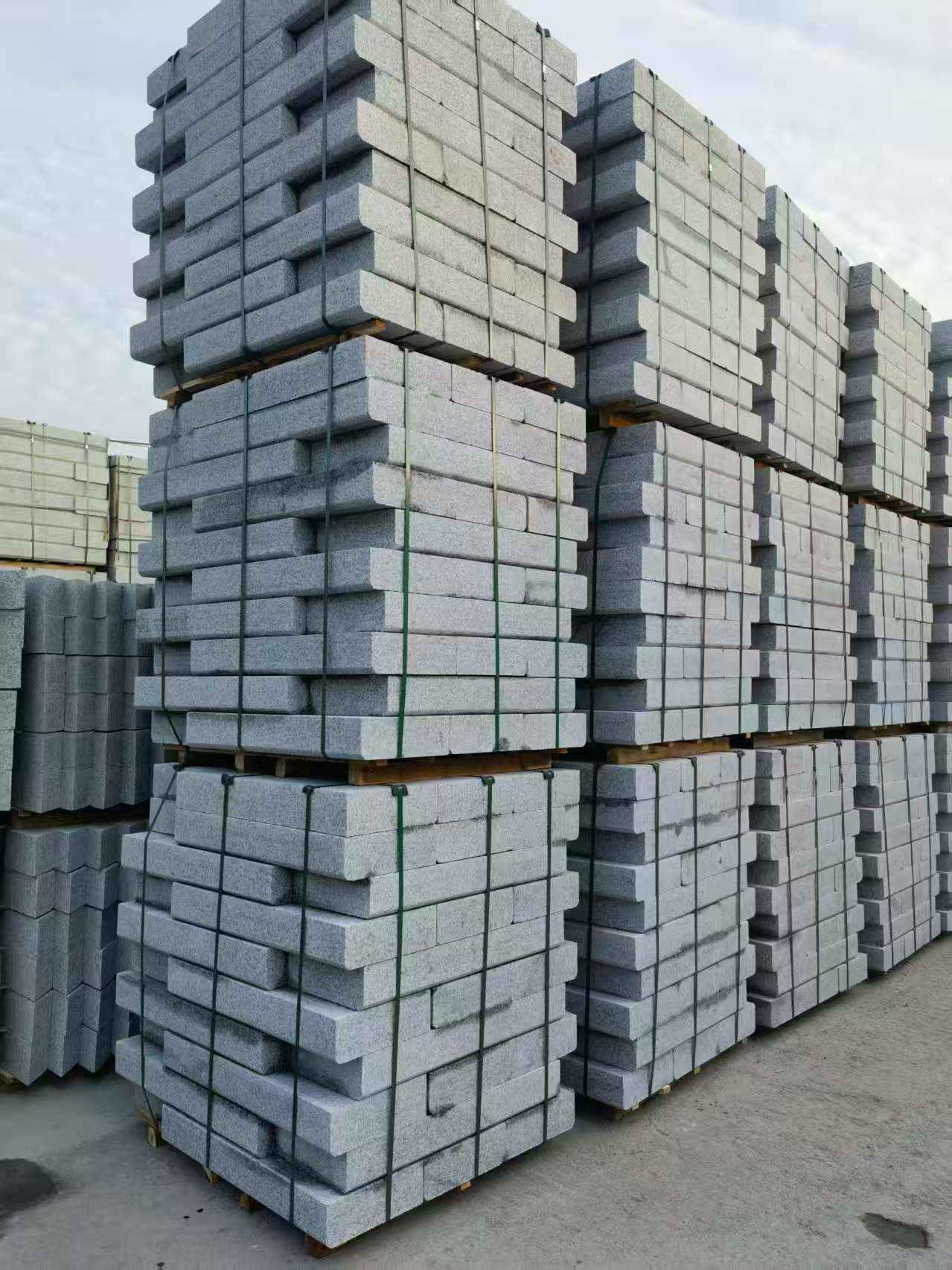 湖州 路沿石（路侧石），颜色一致，尺寸标准