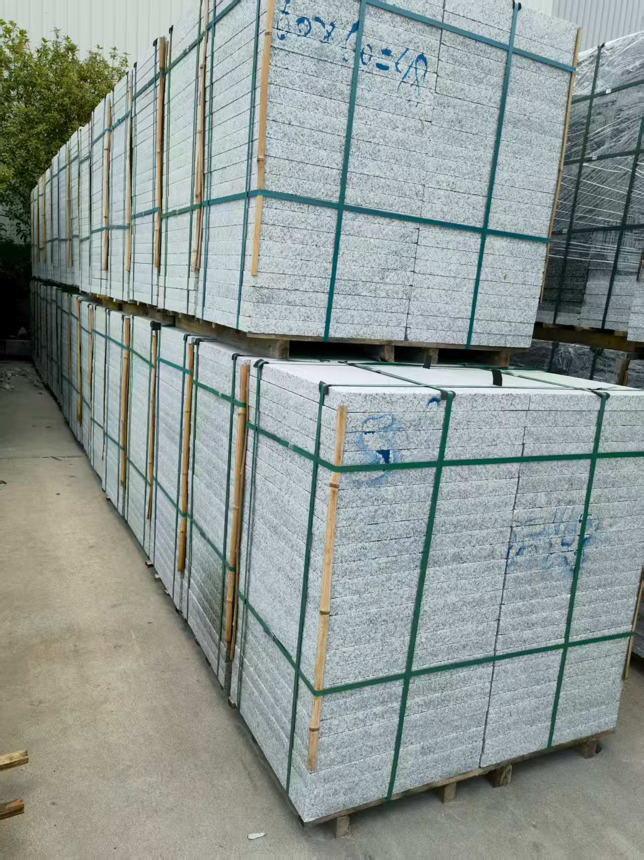 湖州 大花芙蓉白火烧成品，市政园林广场地铺石